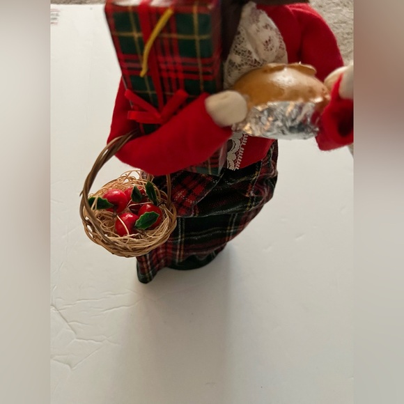 Byer’s Choice Ltd. Vintage Traditional shopper - Picture 2 of 5